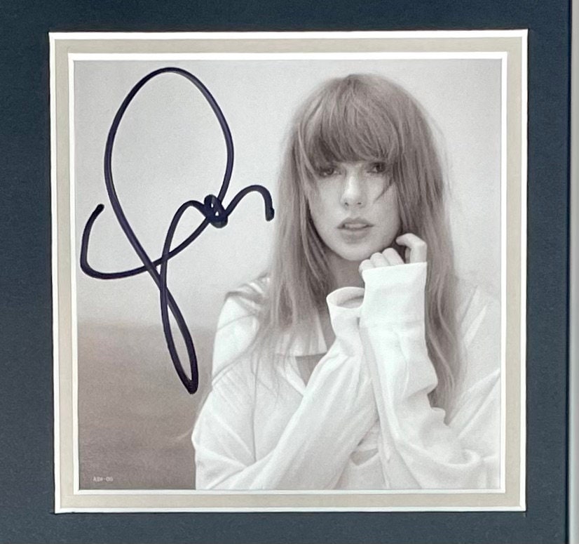 ミュージシャン Taylor Swift SIGNED AUTOGRAPH LITHOGRAPH Taylor Swift 1989 SIGNED Framed Lithograph Autographed with