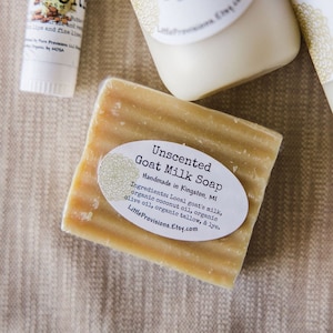 Bezzapachowe mydło z mleka koziego: ręcznie robione organiczne mydło dla skóry wrażliwej