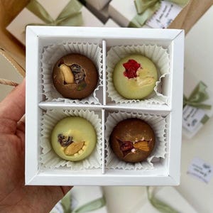 Personalized Callebaut Chocolate Favor Box: Wedding, Shower Gift (Set of 5)