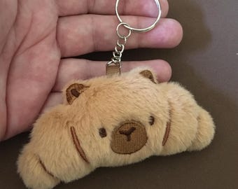 Llavero de peluche con forma de croissant de capibara kawaii y pan