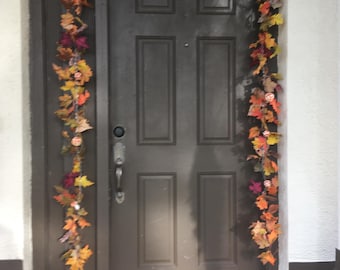 Guirnalda de hojas de arce con cuentas de cristal acrílico y detalles de hongos, estilo cottagecore.