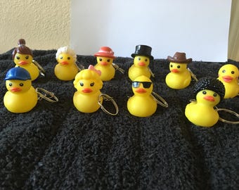 Llavero con dije de patito de goma: Llavero Jeep Ducking