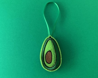Adorno navideño de aguacate bordado