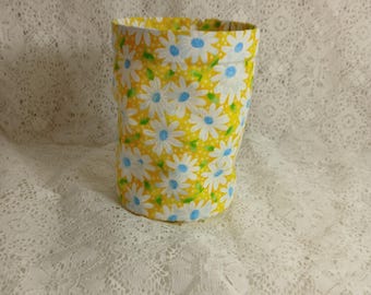 Hand Sewn Twist Thread Catcher: Collapsible Daisy Fabric ORT Catcher