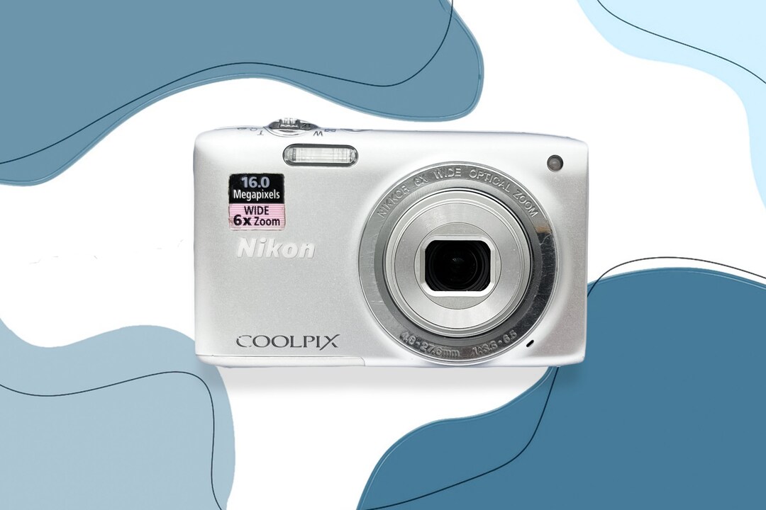 3476 Nikon COOLPIX S2700 シルバー 【デジカメ】 3476 Nikon COOLPIX S2700 シルバー 【デジカメ】 Camera Nikon