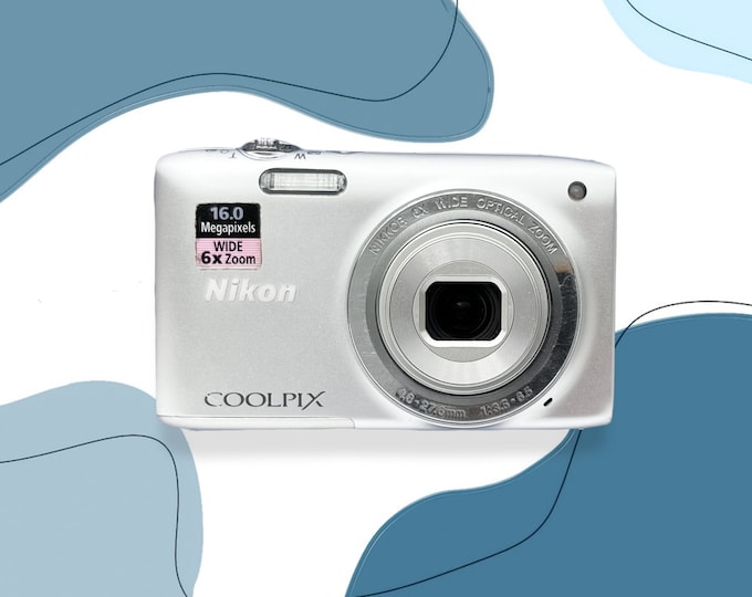 Camera Nikon Coolpix S2700 Silver / Vintage 2000s Digital Camera