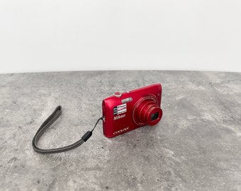 ☆美品☆ Nikon COOLPIX S3500 レッド Amazon.com : Nikon COOLPIX S3500 20.1 MP Digital Camera with