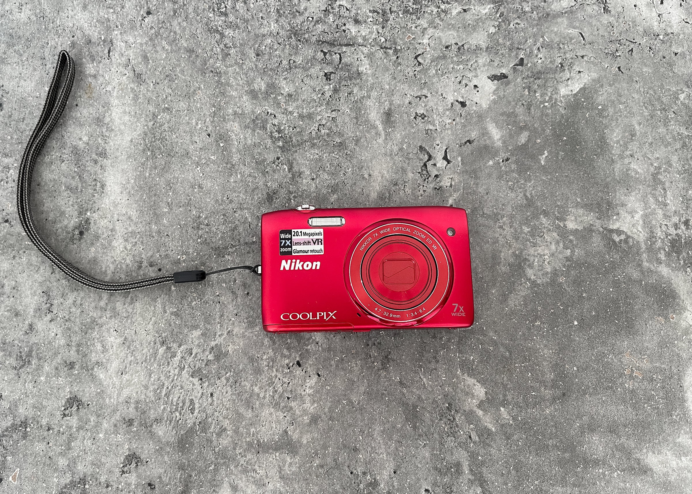 Red Nikon Coolpix S3500: 20.1MP, 7x Zoom Vintage Digital