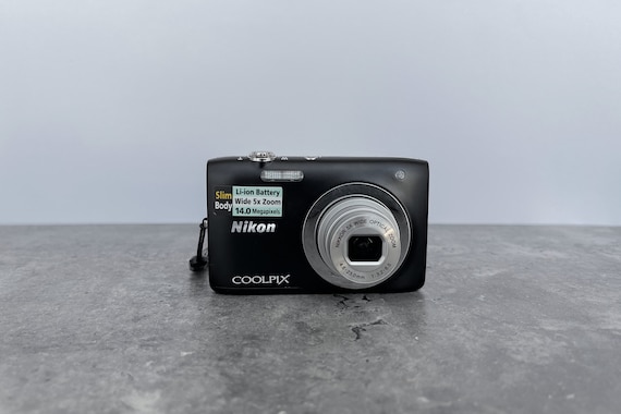 Camera Nikon Coolpix S2600 Black / Vintage 2000s Digital