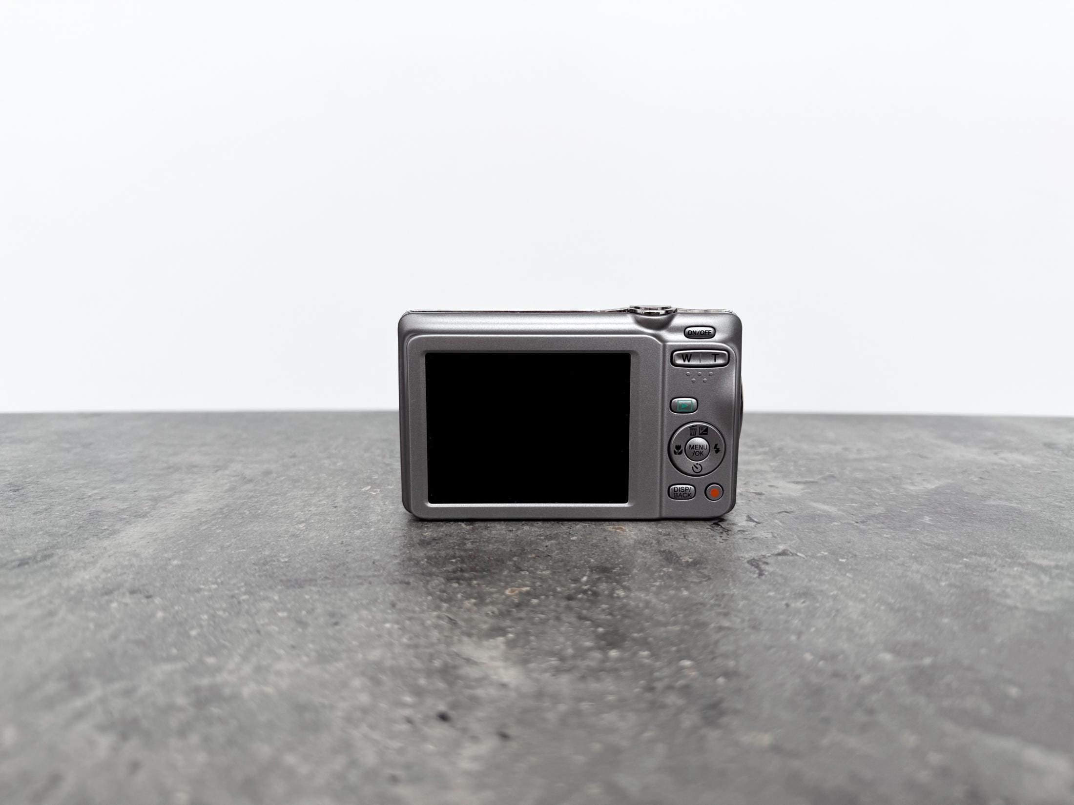 富士フイルム FinePix JX600：シルバーのヴィンテージデジタルカメラ