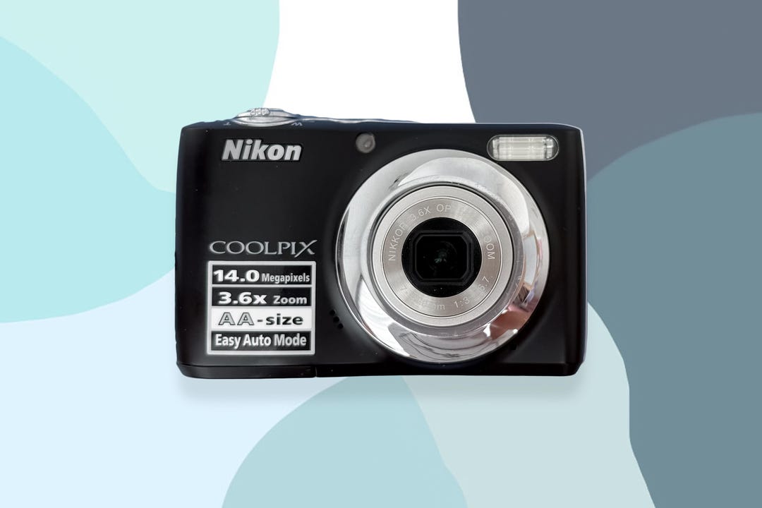 Camera Nikon Coolpix L24 Black Vintage 2000s Digital Camera