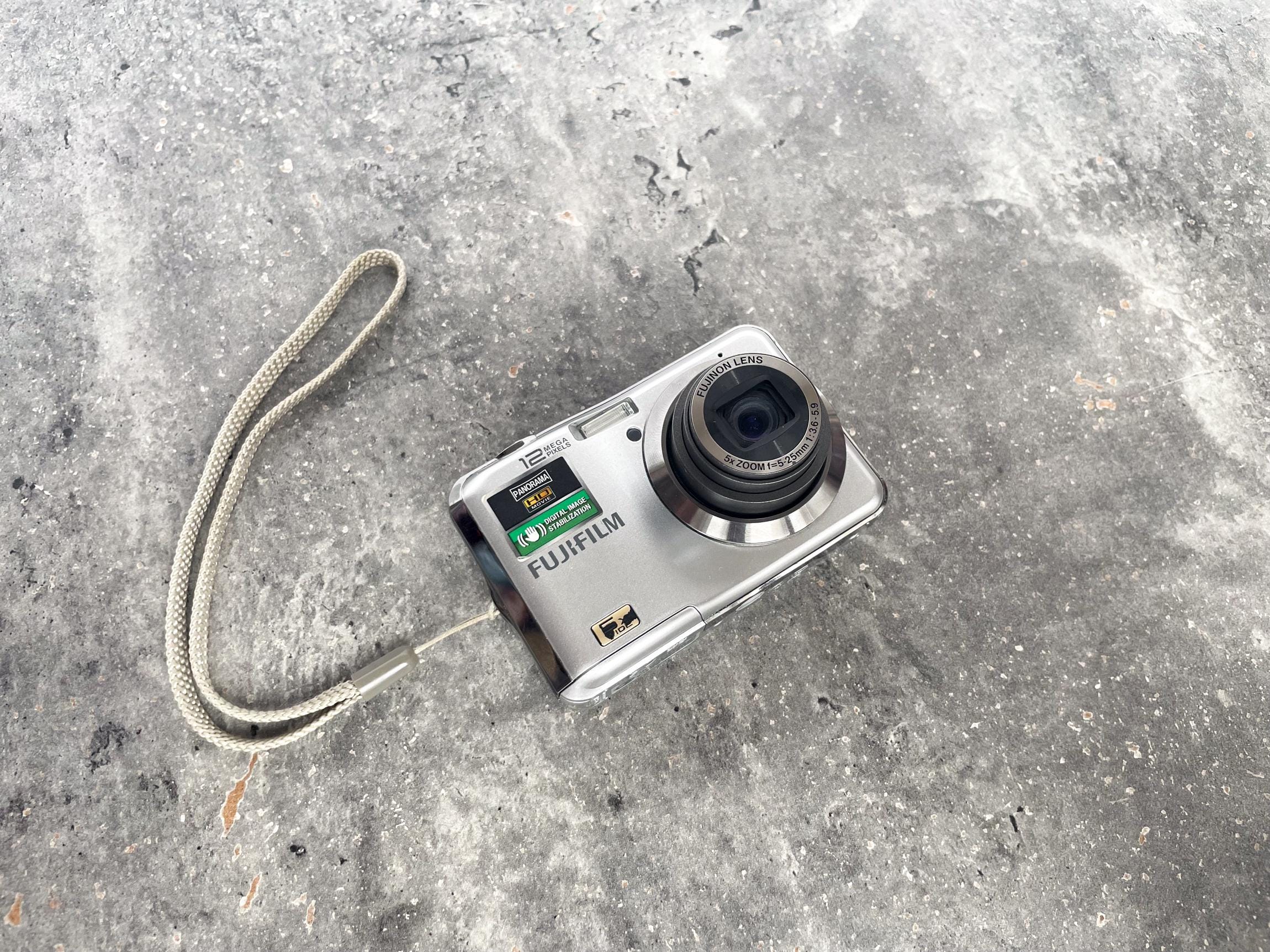 デジタルカメラ 富士フイルム FinePix AX200 シルバー