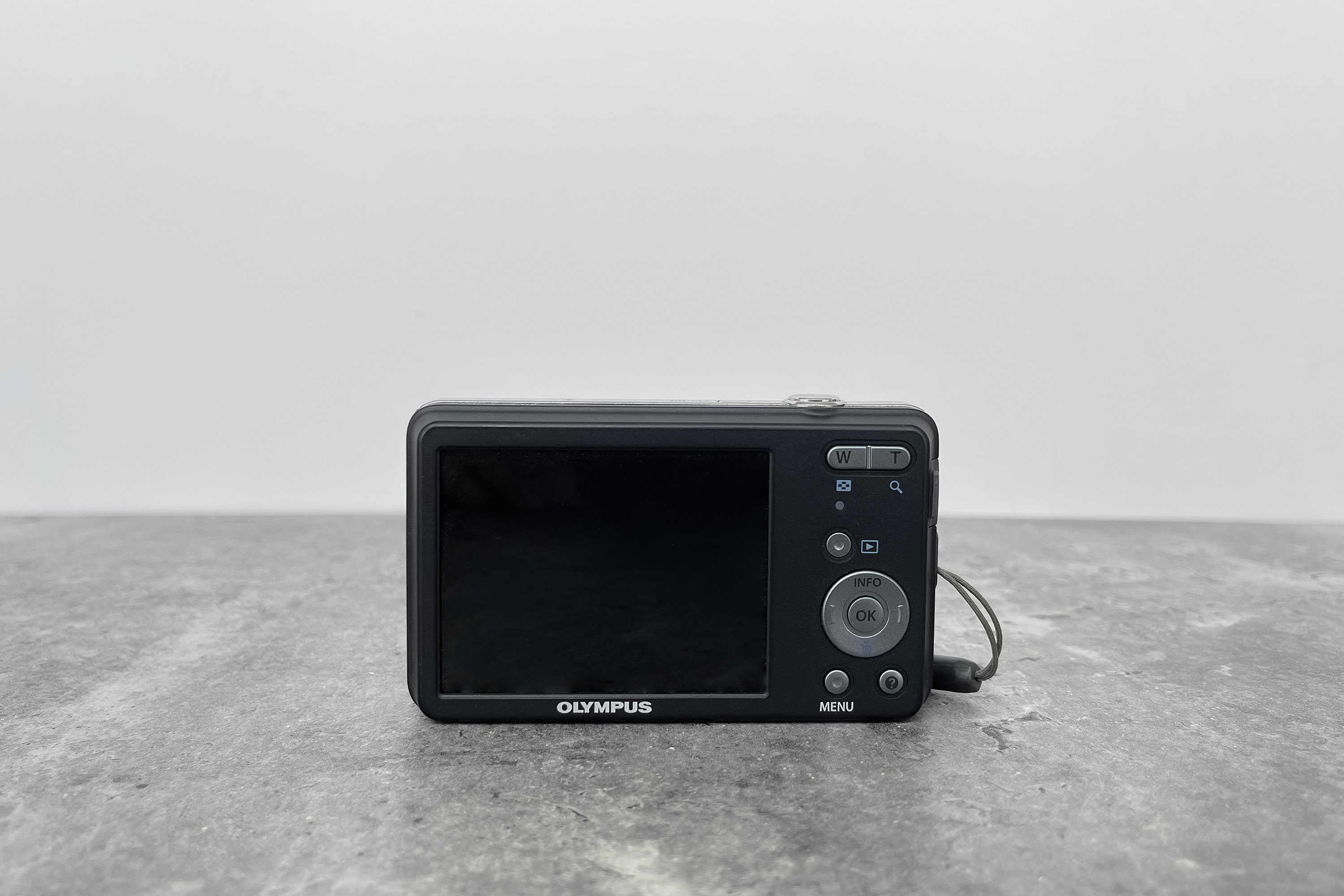 OLYMPUS VG-110 デジタルカメラ 12mp ケース付き Olympus V Series VG-110 12.0MP Digital Camera - Black for