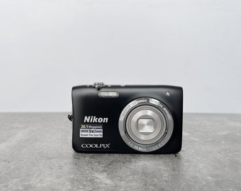Camera Nikon Coolpix S2900 Black / Vintage 2000s Digital