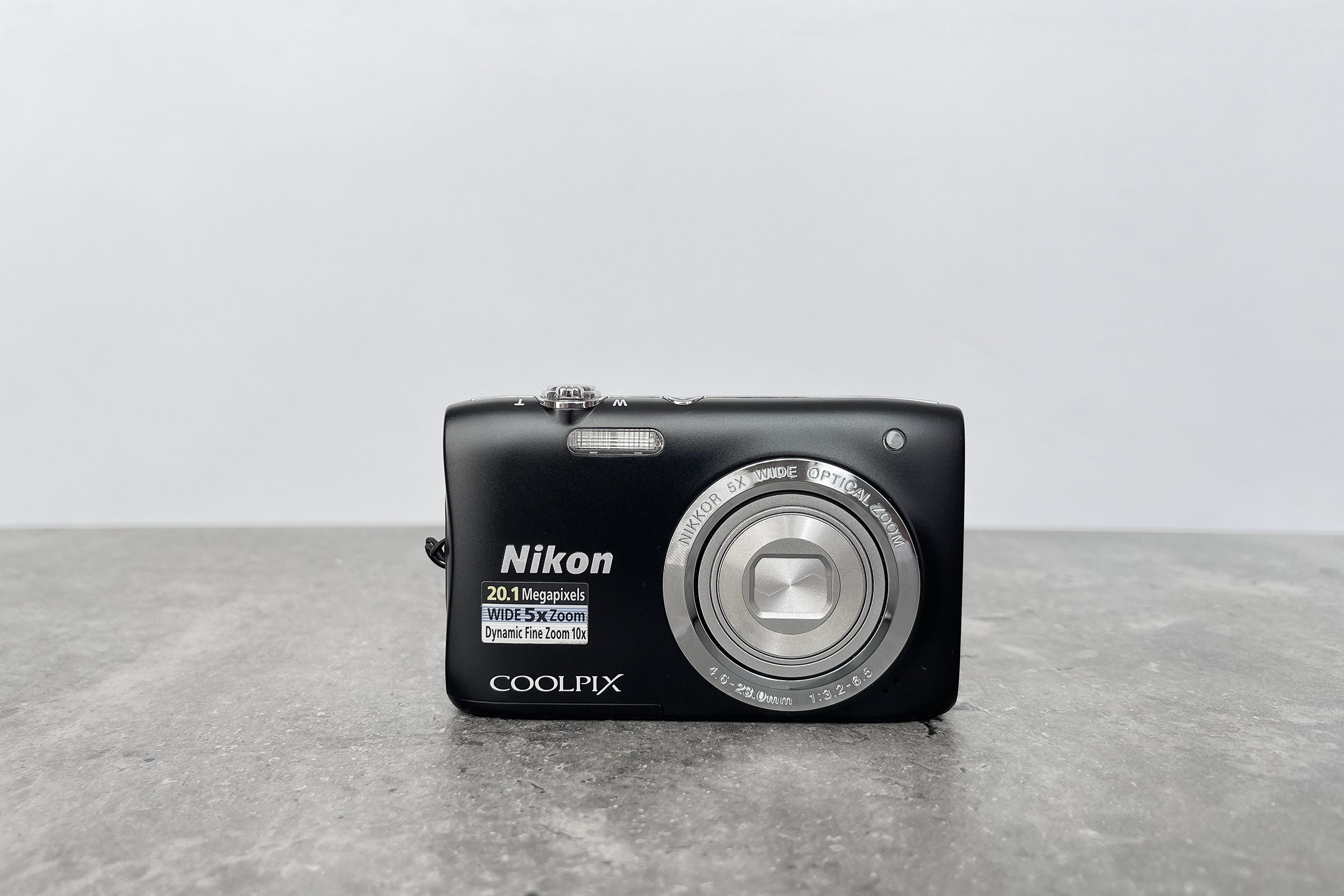 美品　nikon coolpix s2900 デジタルカメラ Nikon digital camera COOLPIX S2900 5 times zoom 20 050 000