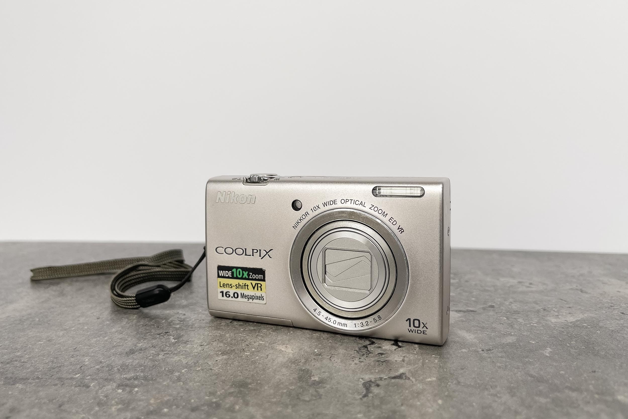 Digital Camera Nikon Coolpix S6200 Silver / Vintage Digital
