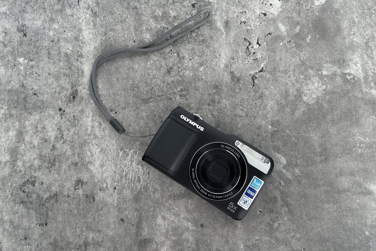 Olympus VG-170 Vintage Digital Camera - Black, 14MP, 5x Zoom
