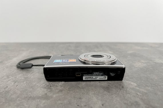 OLYMPUS アンティーク カメラ Digital Camera Olympus X-930 / Vintage Digital Camera