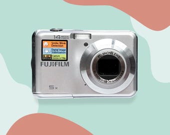 Fujifilm Finepix AX300 Digital Camera Kit: 14MP, 5x Optical Zoom