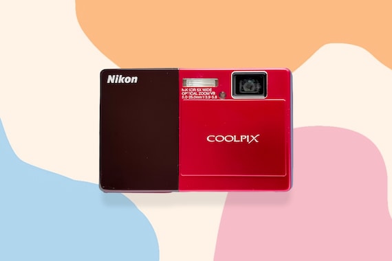 【Q2286】 Nikon COOLPIX S70 レッド ニコン クールピクス Q2286】 Nikon COOLPIX S70 レッド ニコン クールピクスの通販