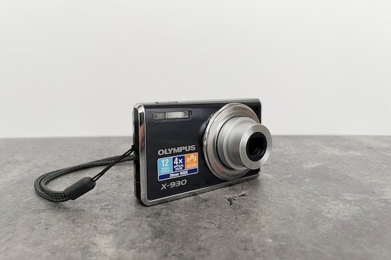 Digital Camera Olympus X-930 / Vintage Digital Camera