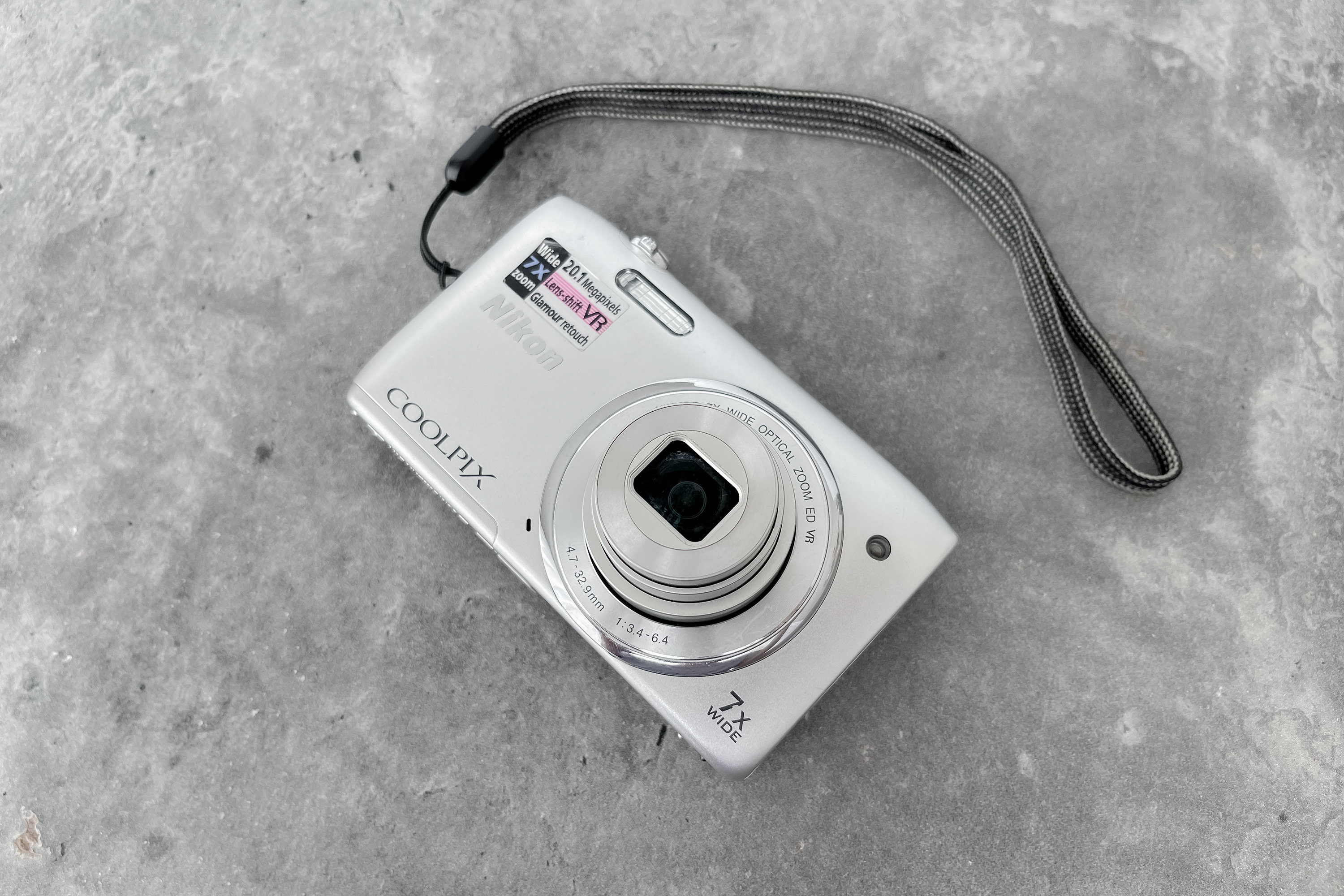 Digital Camera Nikon Coolpix S3500 Silver / Vintage Digital Digital Camera Nikon Coolpix S3500 Silver / Vintage Digital