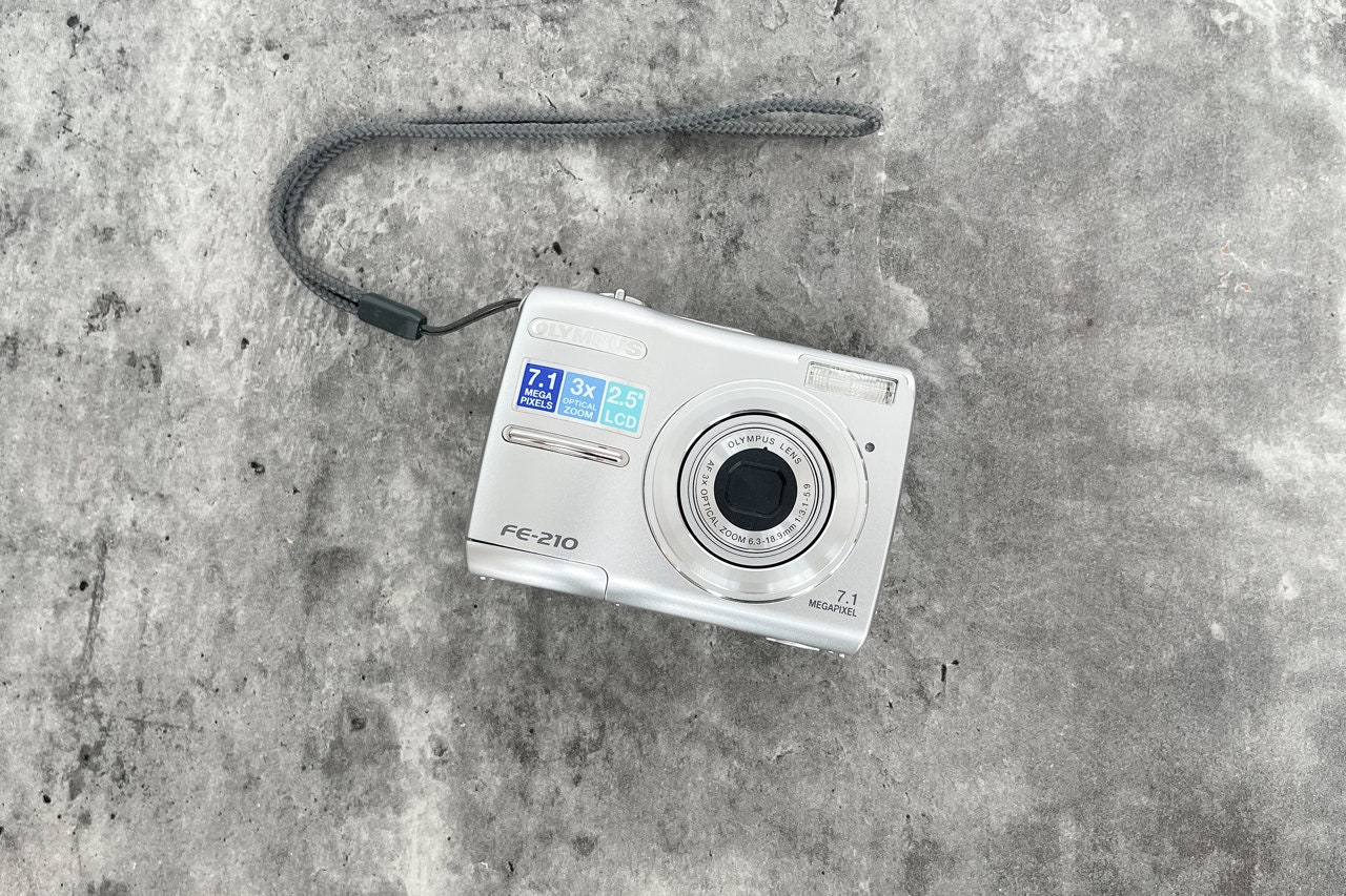 美品⭐️OLYMPUS オリンパス　デジタルカメラ　FE-210 Digital Camera Olympus FE-210 / Vintage Digital Camera