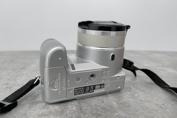 Digital Camera Sony Cyber-shot DSC-H7 / Vintage Digital Digital Camera Sony Cyber-shot DSC-H7 / Vintage Digital