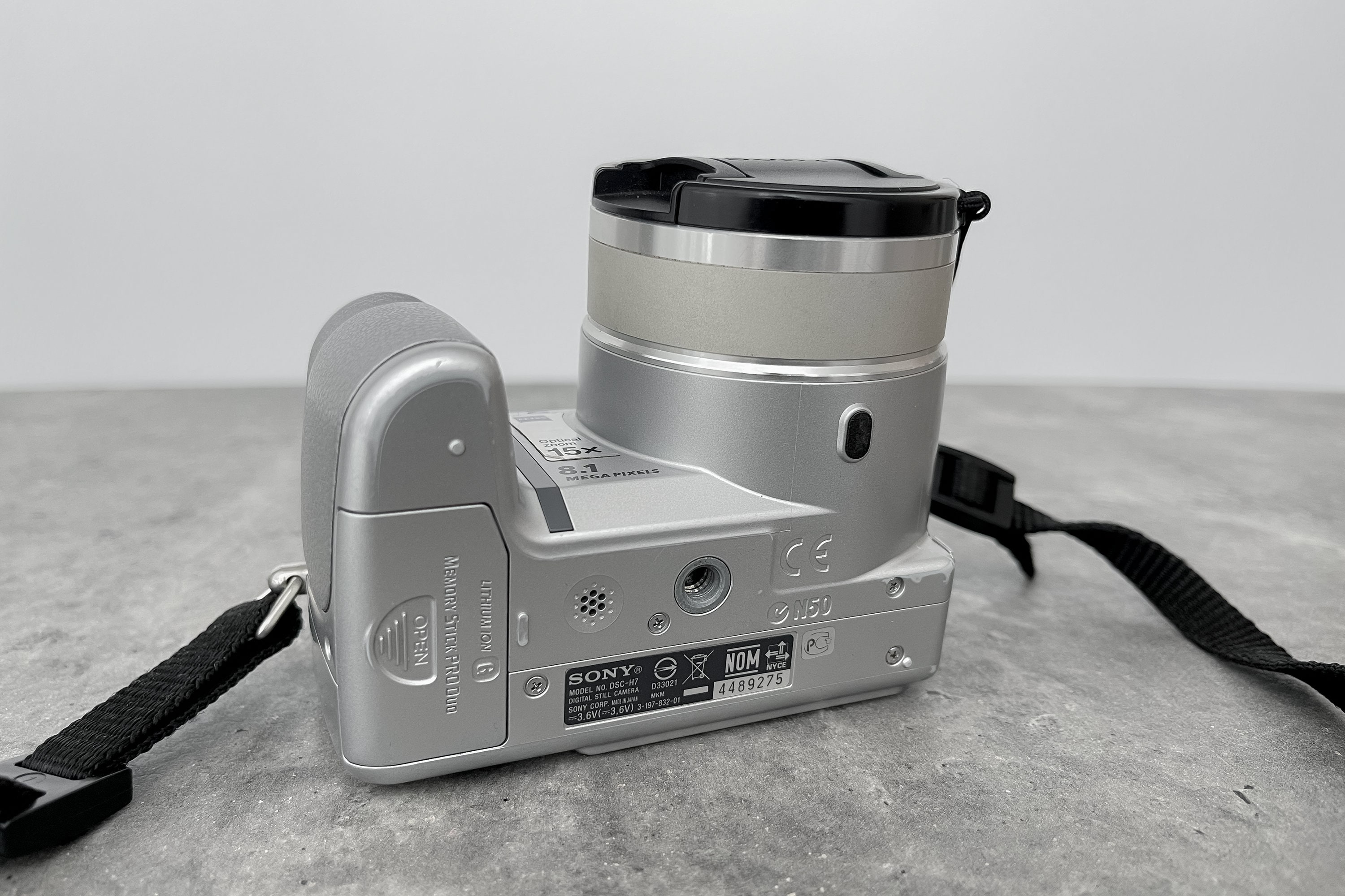Digital Camera Sony Cyber-shot DSC-H7 / Vintage Digital Digital Camera Sony Cyber-shot DSC-H7 / Vintage Digital