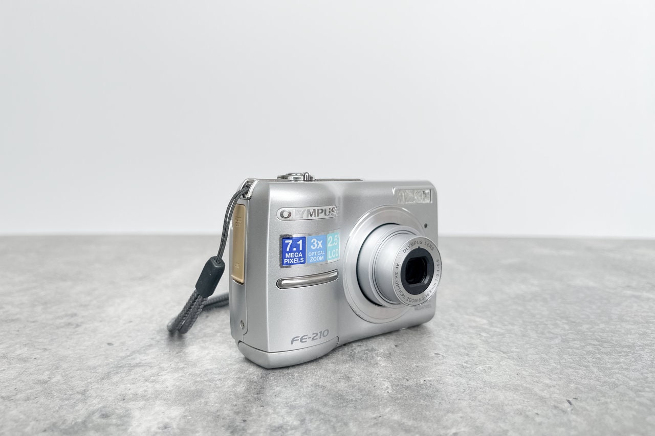 【動作品】 OLYMPUS オリンパス FE-210 オールドコンデジ 動作品】 OLYMPUS オリンパス FE-210 オールドコンデジ - メルカリ