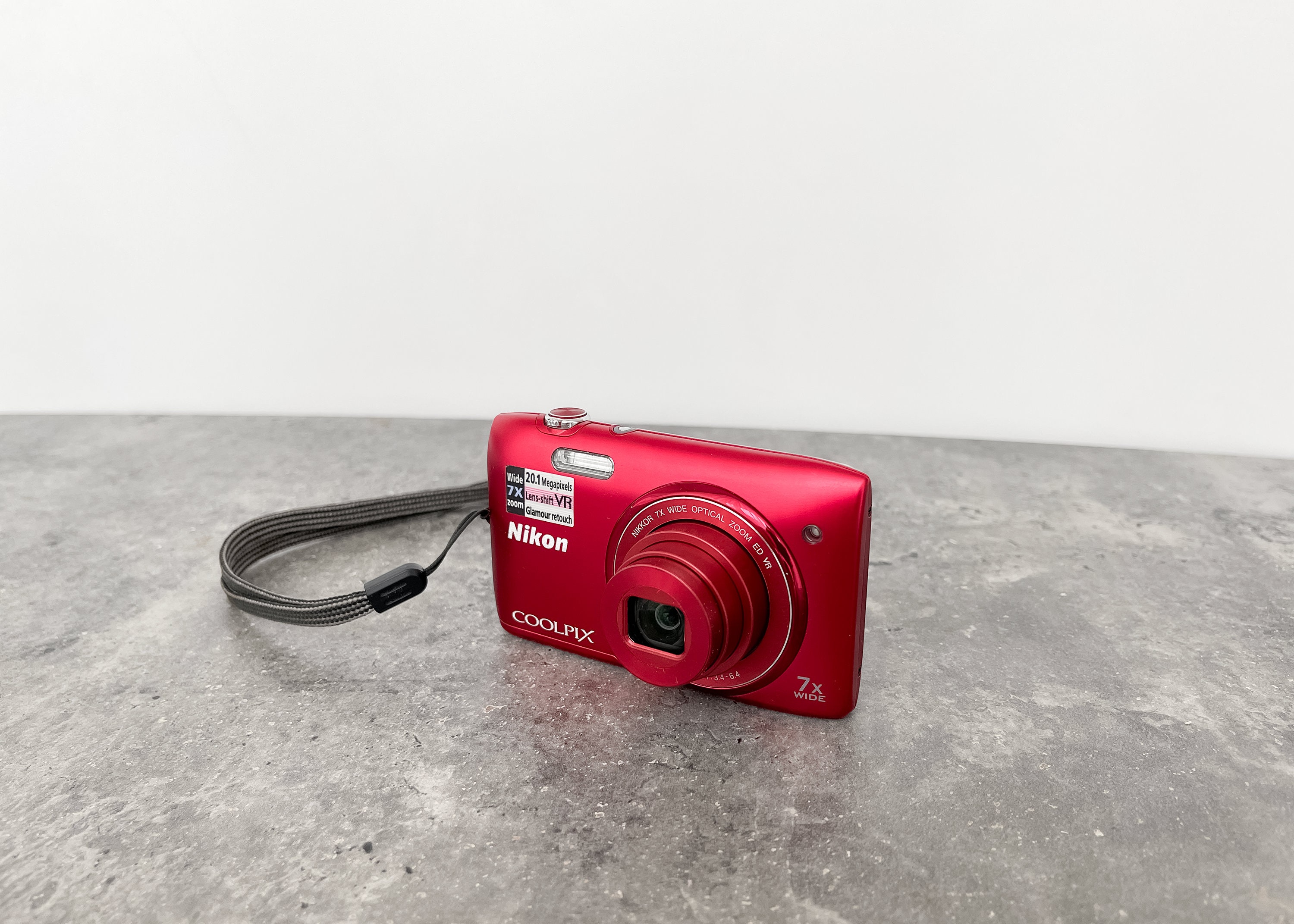Nikon COOLPIX S3500 赤 N.MINT Nikon COOLPIX S3500 Red Digital Camera 20.1MP 2.7in