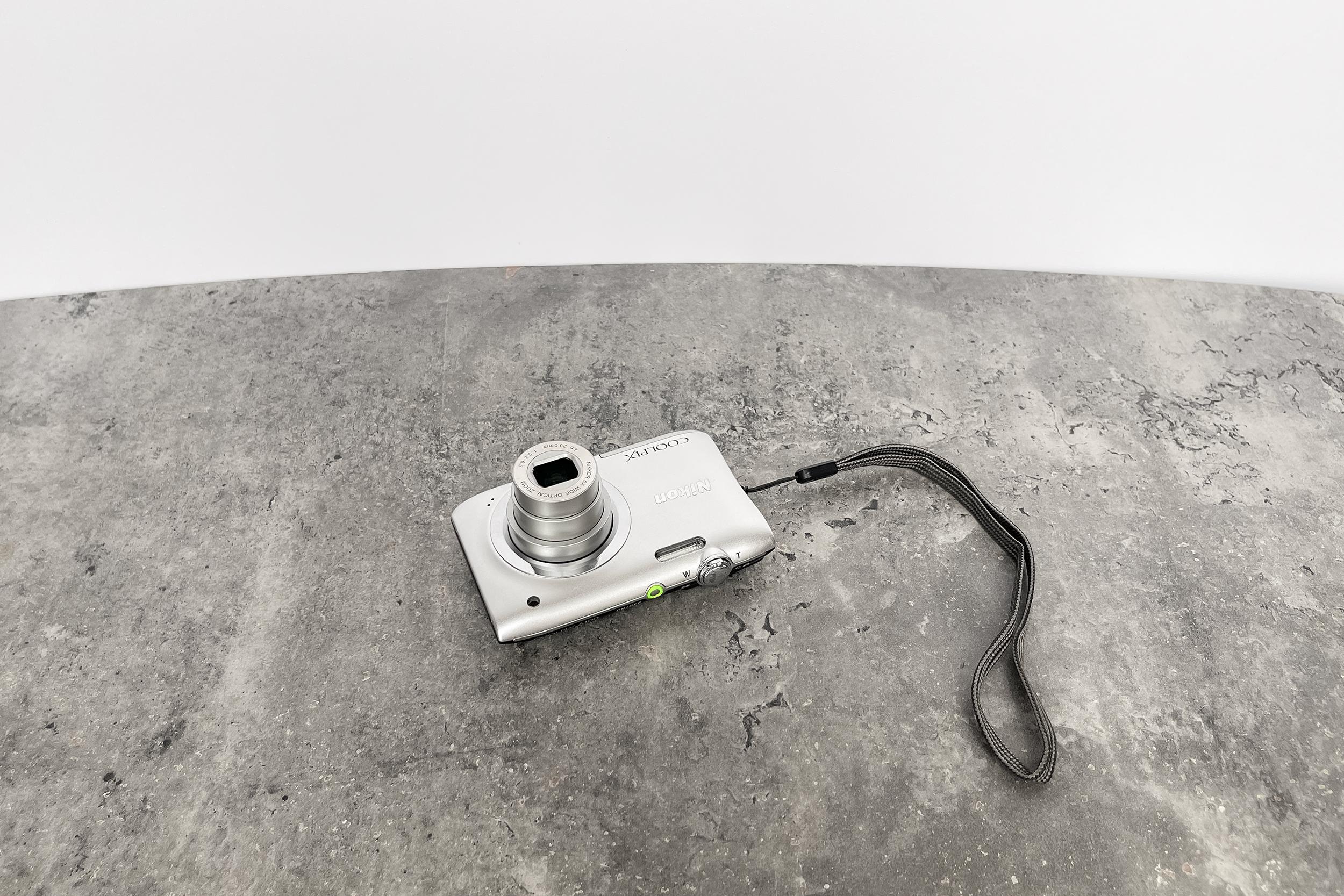 Camera Nikon Coolpix A100 Silver / Vintage 2000s Digital