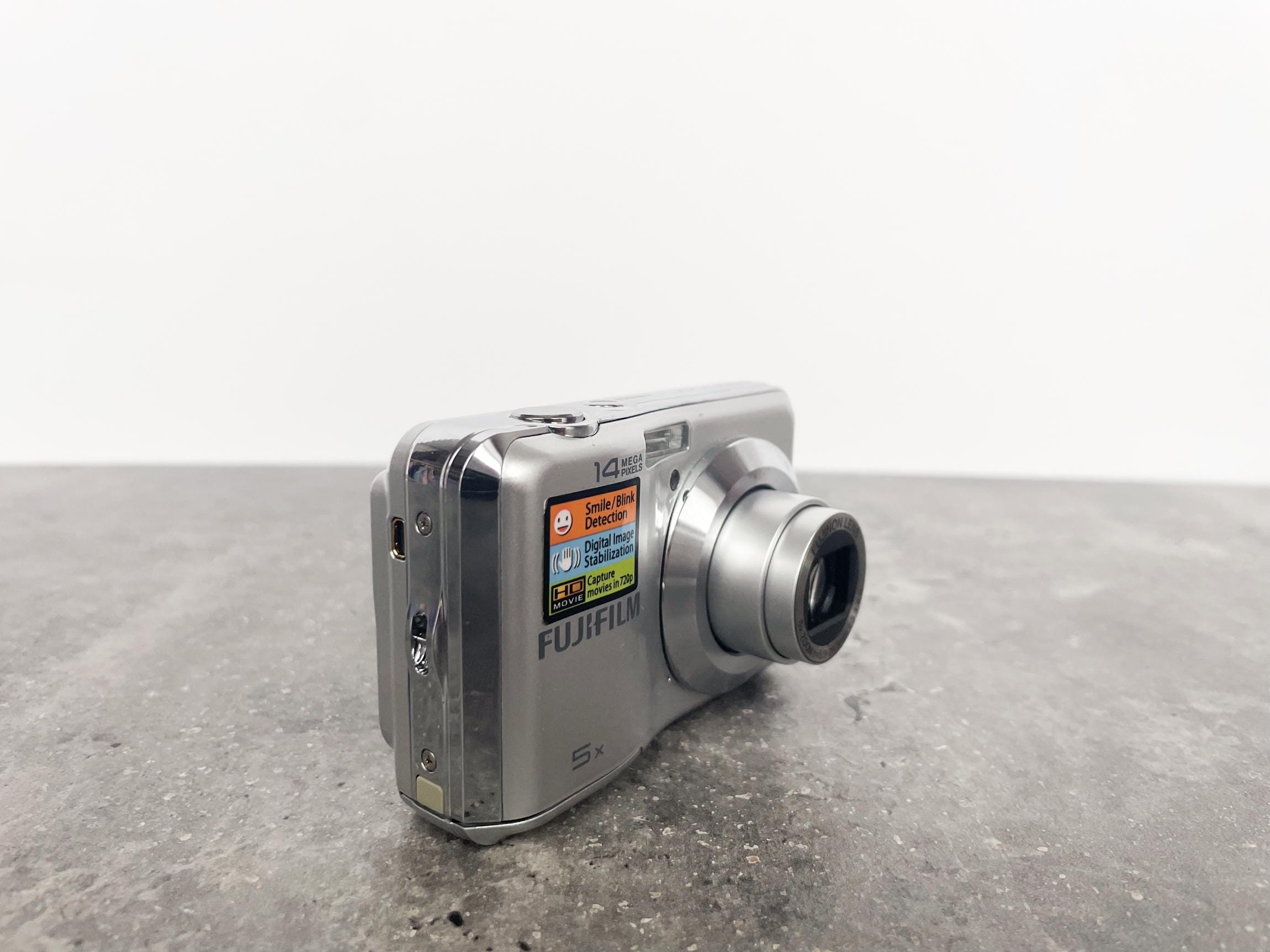 FUJIFILM FINEPIX AX300 富士フィルム オールドデジカメ 富士フイルム、単3電池駆動の光学5倍コンデジ - 価格.com