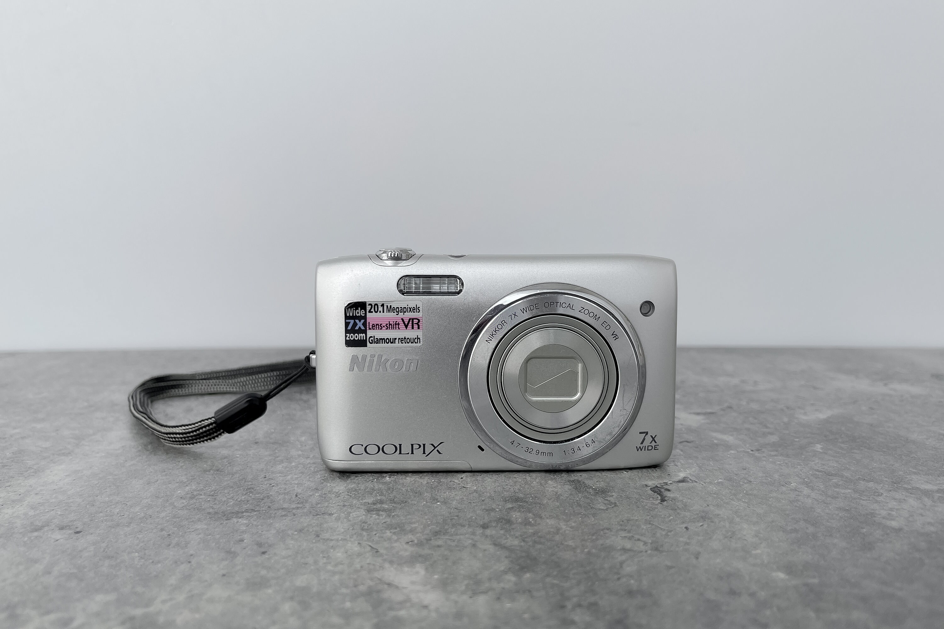 Digital Camera Nikon Coolpix S3500 Silver / Vintage Digital Digital Camera Nikon Coolpix S3500 Silver / Vintage Digital