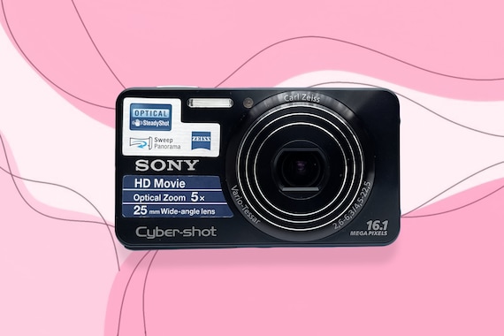 Digital Camera Sony Cyber-shot DSC-W570 / Vintage Digital Camera 