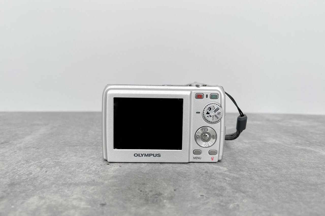 OLYMPUS オリンパス FE-200 シルバー バッテリー付 Olympus FE-200: Digital Photography Review