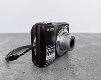 Camera Nikon Coolpix L21 / Vintage 2000s Digital Camera