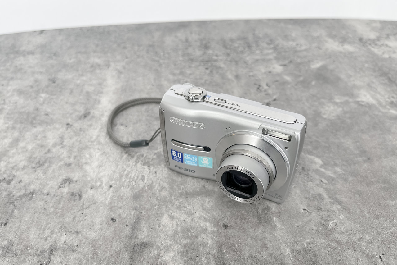 Amazon | オリンパス デジタルカメラ FE-310 シルバー 800万画素