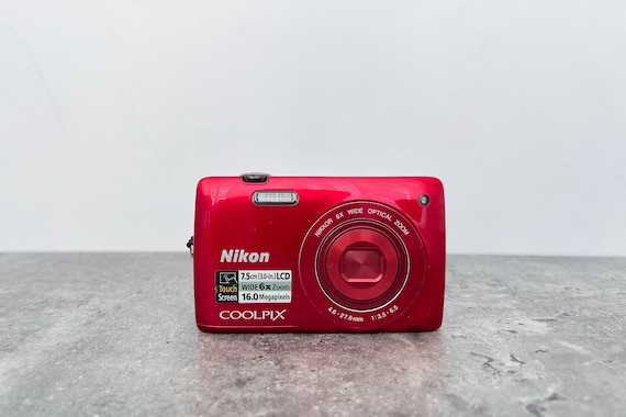 Digital Camera Nikon Coolpix S4200 Red / Vintage Digital Digital Camera Nikon Coolpix S4200 Red / Vintage Digital