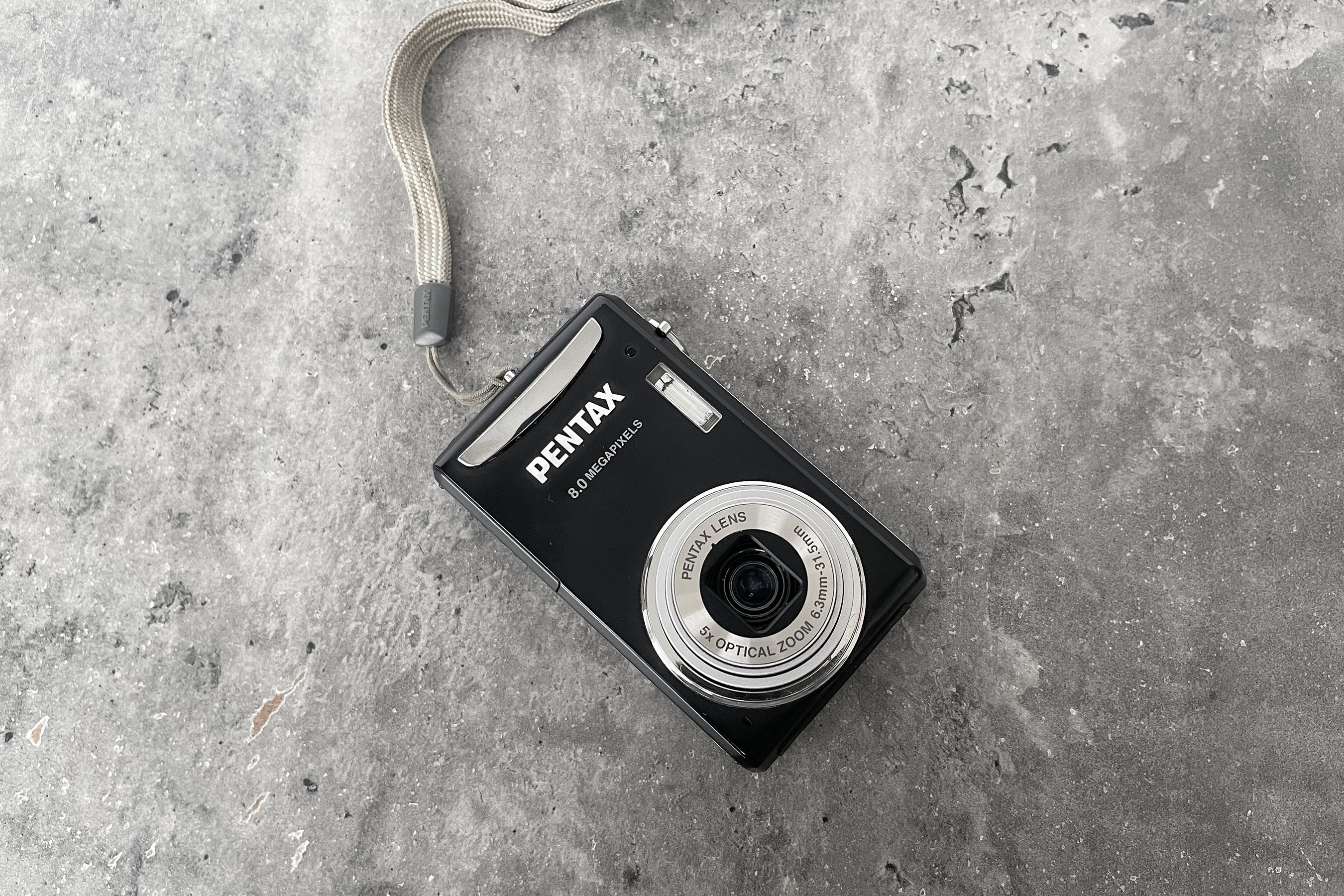 Vintage Pentax Optio V2 Digital Camera - 8MP, 5x Optical
