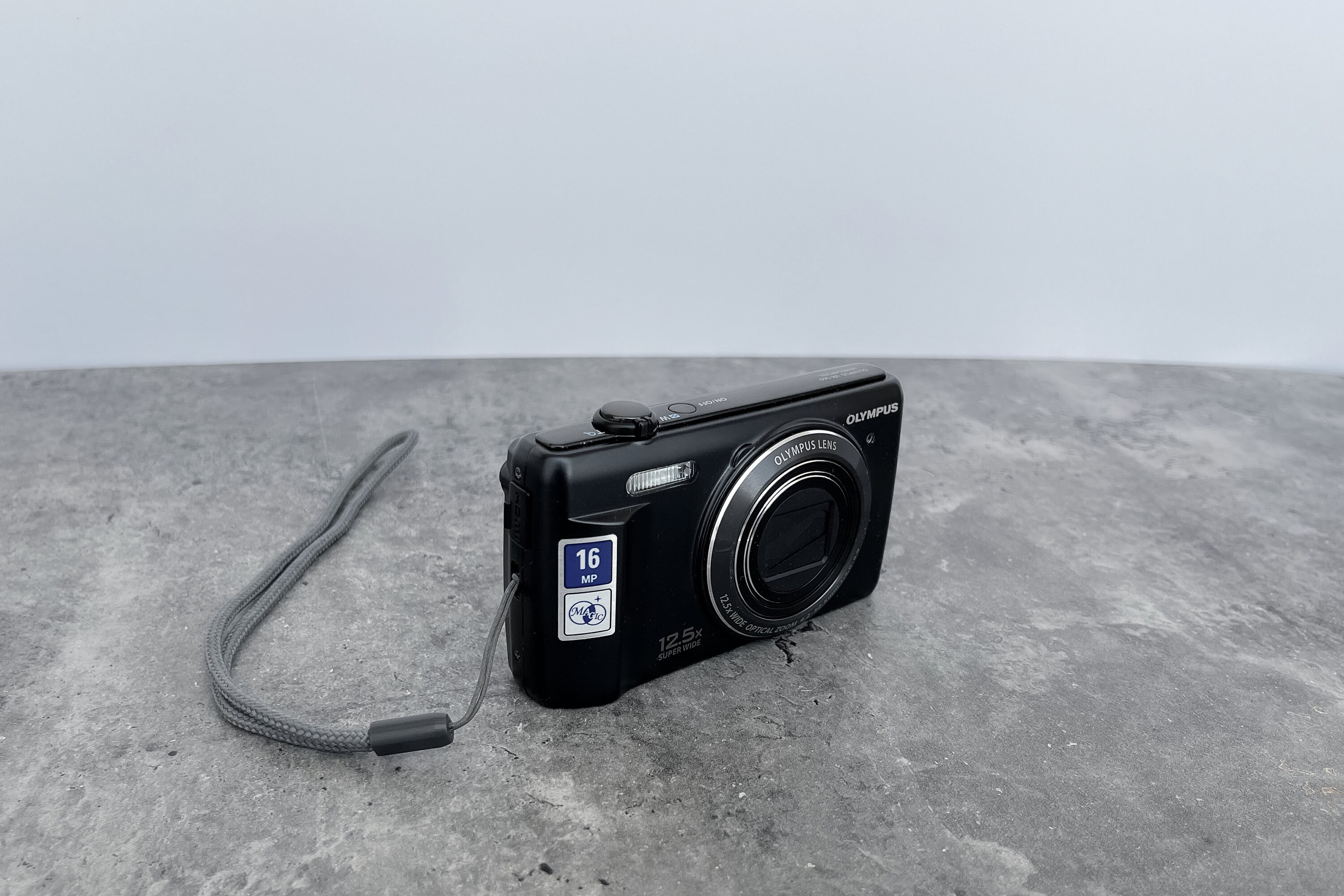 OLYMPUS VR-360 シルバー 12.5倍ズーム Olympus VR-360 Digital Camera 16 Megapixels 12.5x Optical