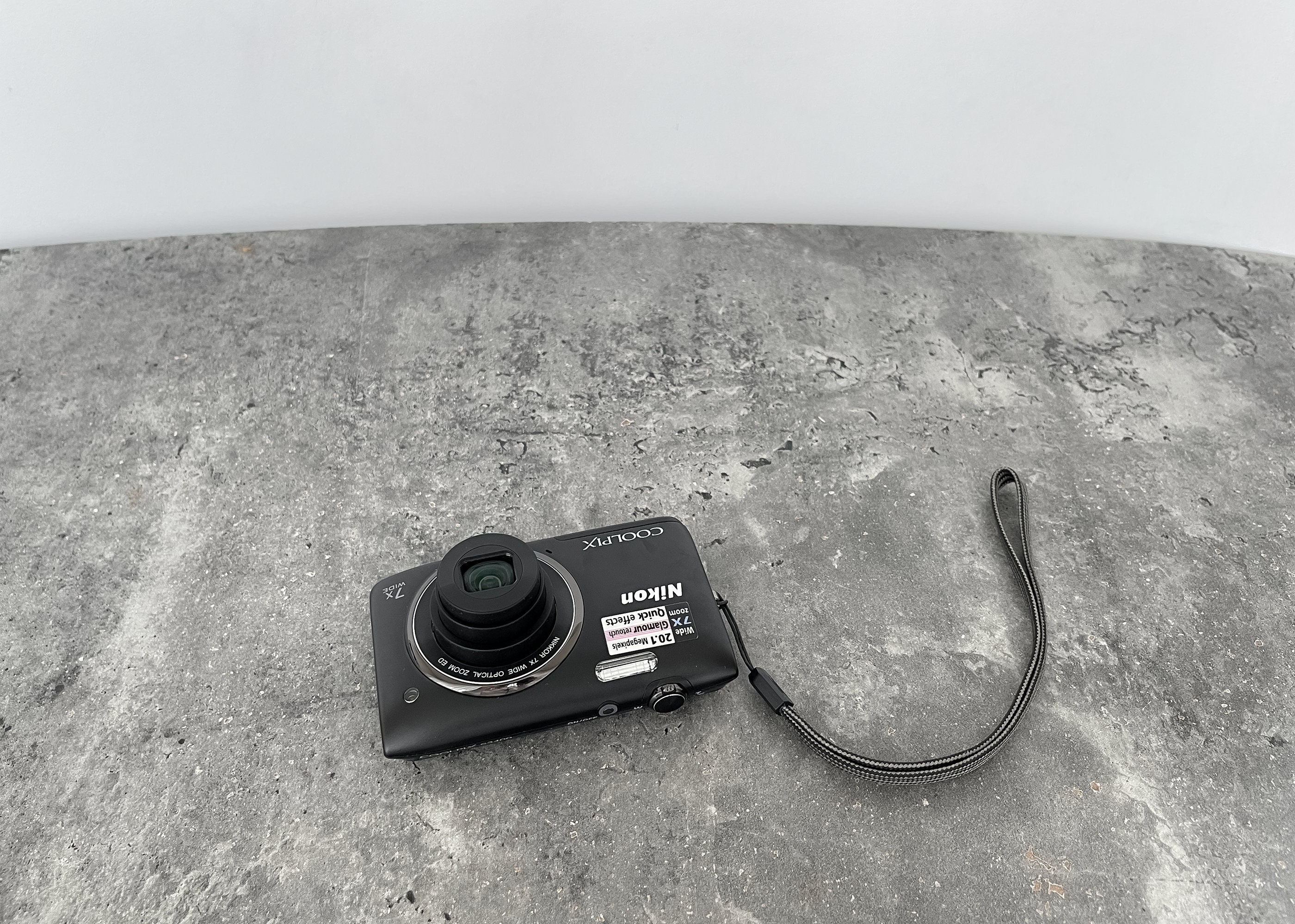 Nikon COOLPIX S3400 Red 20.0MP 7x Compact Digital Camera