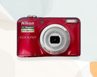 Camera Nikon Coolpix L21 / Vintage 2000s Digital Camera