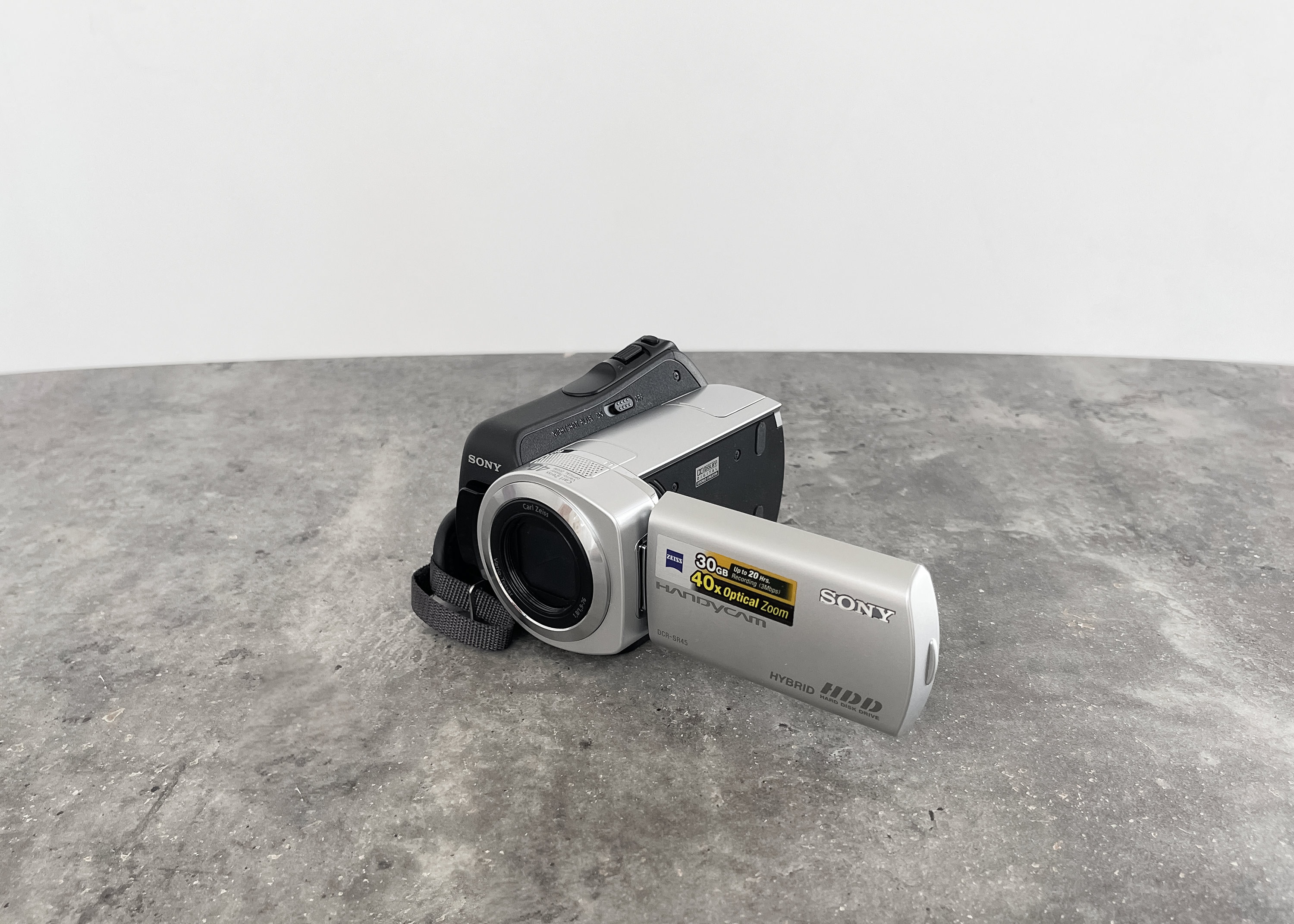 ハンディカム　SONY DCR-SR45 シルバー　中古 Digital Camera Sony DCR-SR 45 / Vintage Digital Camera