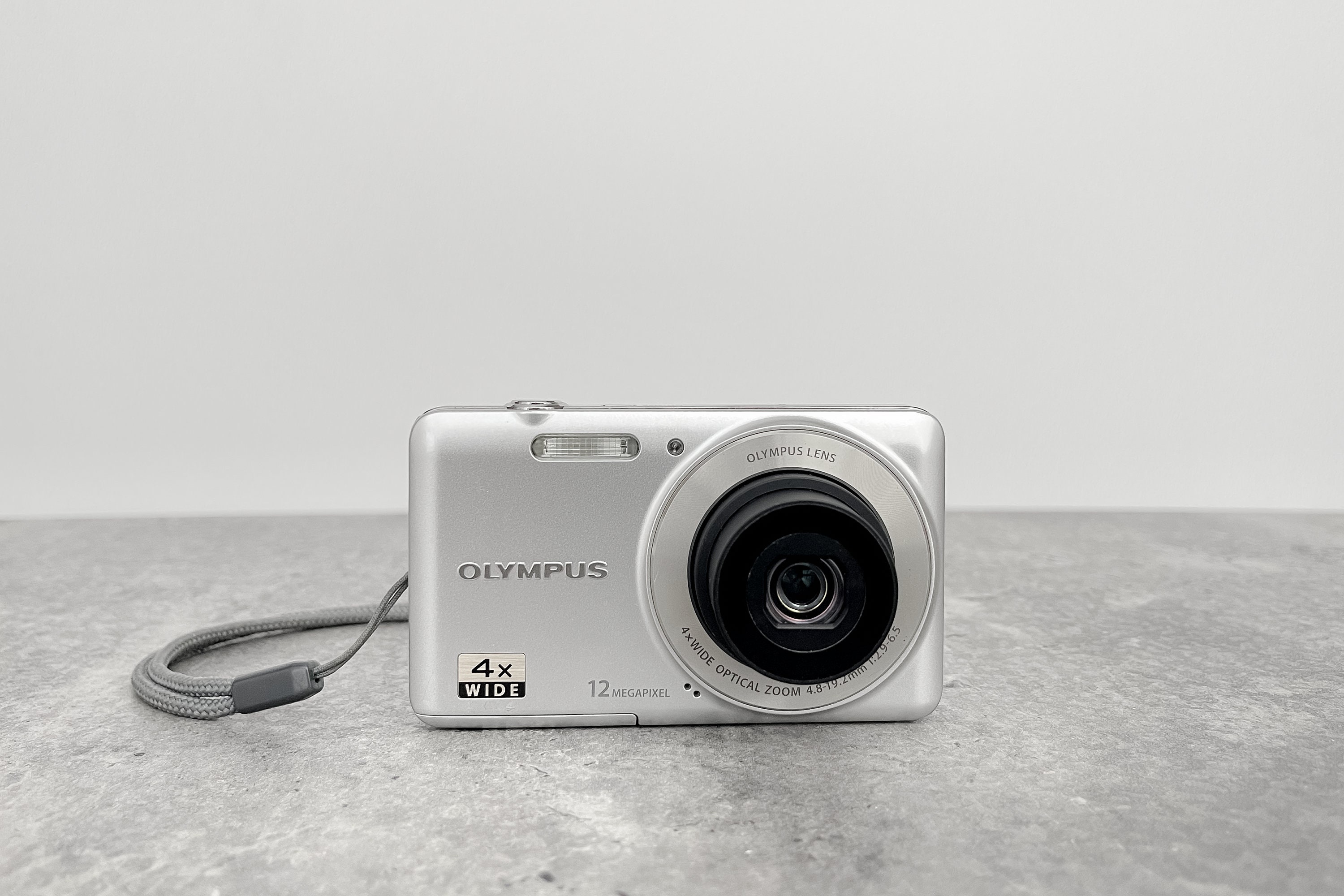 【オールドコンデジ】 OLYMPUS VG-110 Digital Camera Olympus VG-110 Silver / Vintage Digital