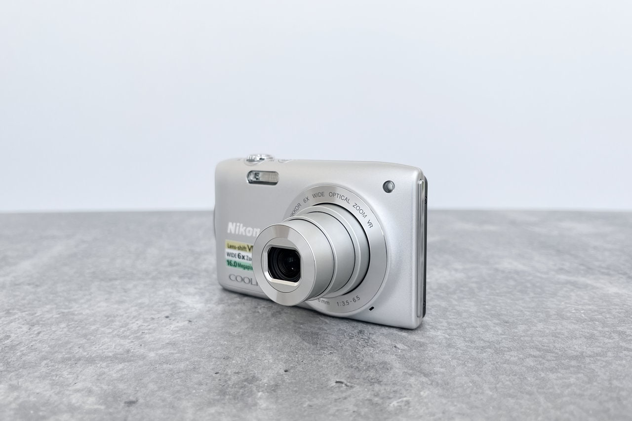 Nikon COOLPIX S3300 シルバー◯ Nikon Coolpix S3300 Review - Reviewed