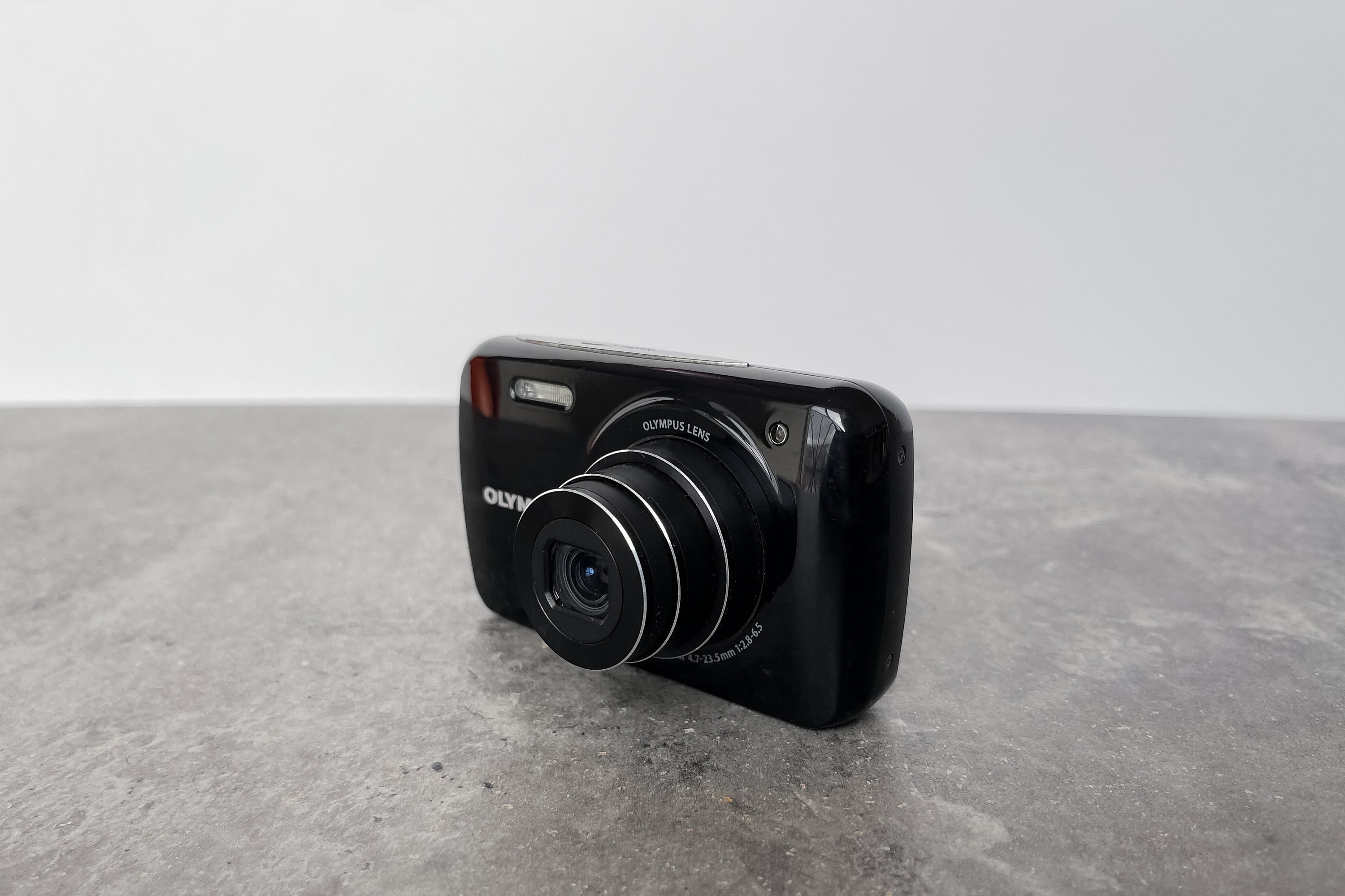 オリンパス VH-210 デジタルカメラ - ブラック、14メガピクセル、5倍