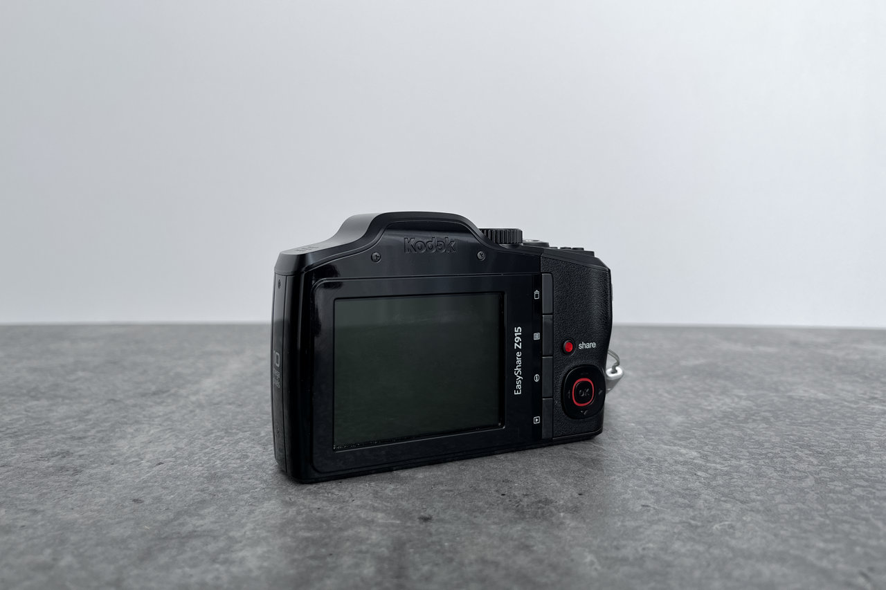 kodak　コダック　 Easyshare Z915　ジャンク品 レア Kodak Easyshare Z915 希少CCD 単3電池 コンデジ