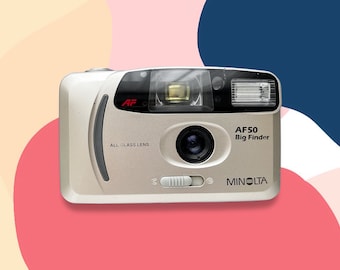 Fotocamera vintage Minolta AF50: punta e scatta da 35 mm