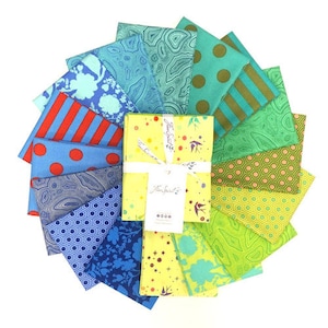 Tula&#39;s True Colors Starling - 16 Pieces Fat Quarter Bundle by Tula Pink for Freespirit
